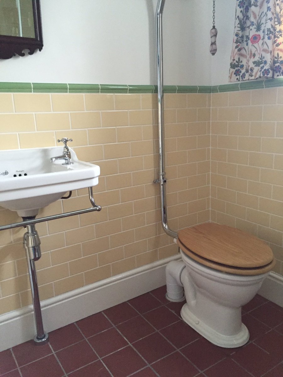 RawTiling's tweet image. Finally managed to take some pictures of the @OriginalStyleUK geometric floor and Victorian bathroom I completed.