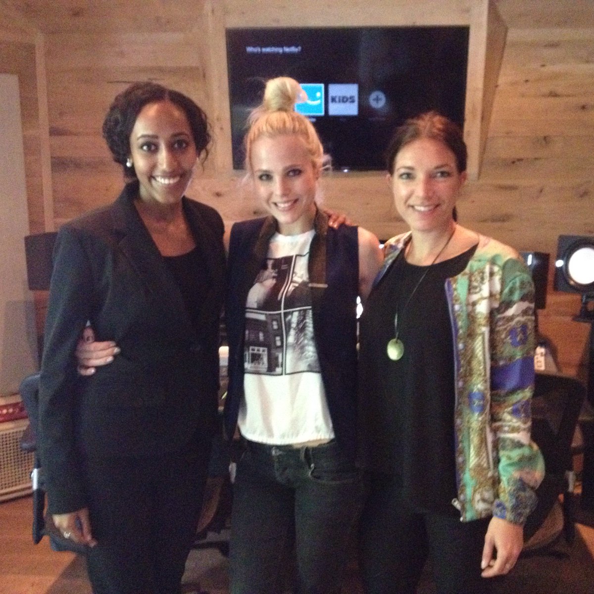 SACCGeorgia's tweet photo. Great meeting with #Swedish #Atlantabased #PopStar @ulrikamusic @BravoOcean! #SwedenDay2016 https://t.co/H8GlhUWslF https://t.co/EgrthgsmjN