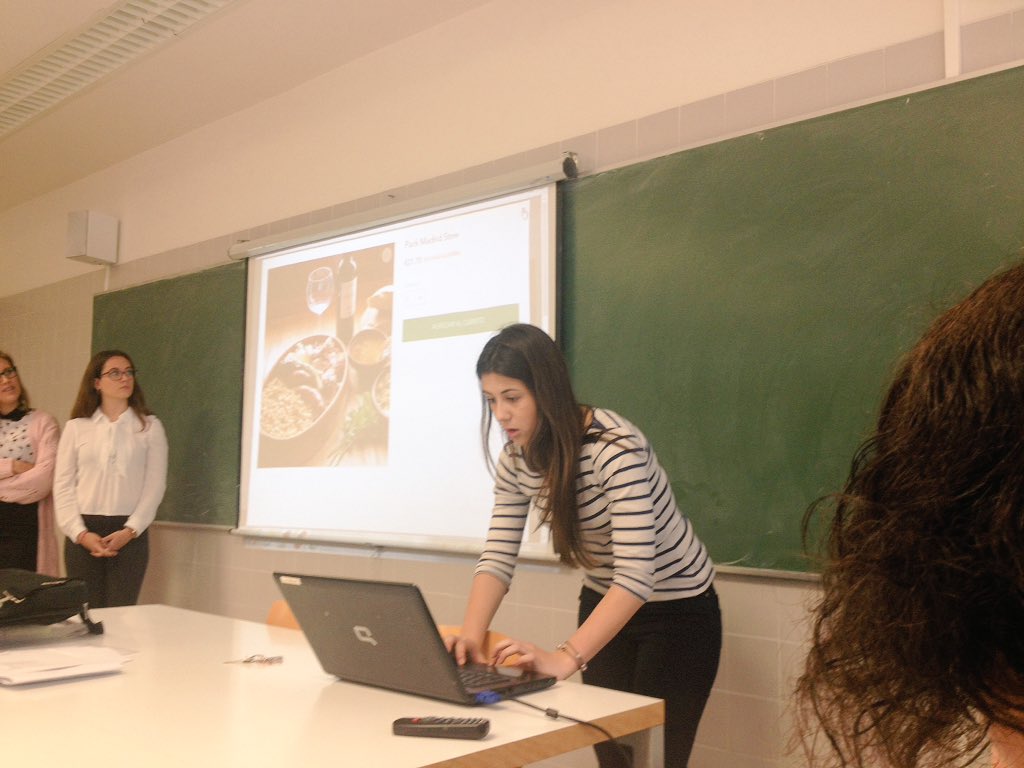 mariampcs's tweet photo. Hoy el alumnado de 1º de #ADEdigital de @floridauni ha presentado sus webs y han hecho un trabajo increíble!! 👏🏼👏🏼👏🏼 https://t.co/Nqv9Mrxd6X