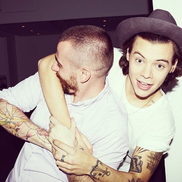 1DDailyReport's tweet photo. Matt Irwin le photographe des one direction et ami de Harry vient de décéder -S https://t.co/AUkXFs8a7N