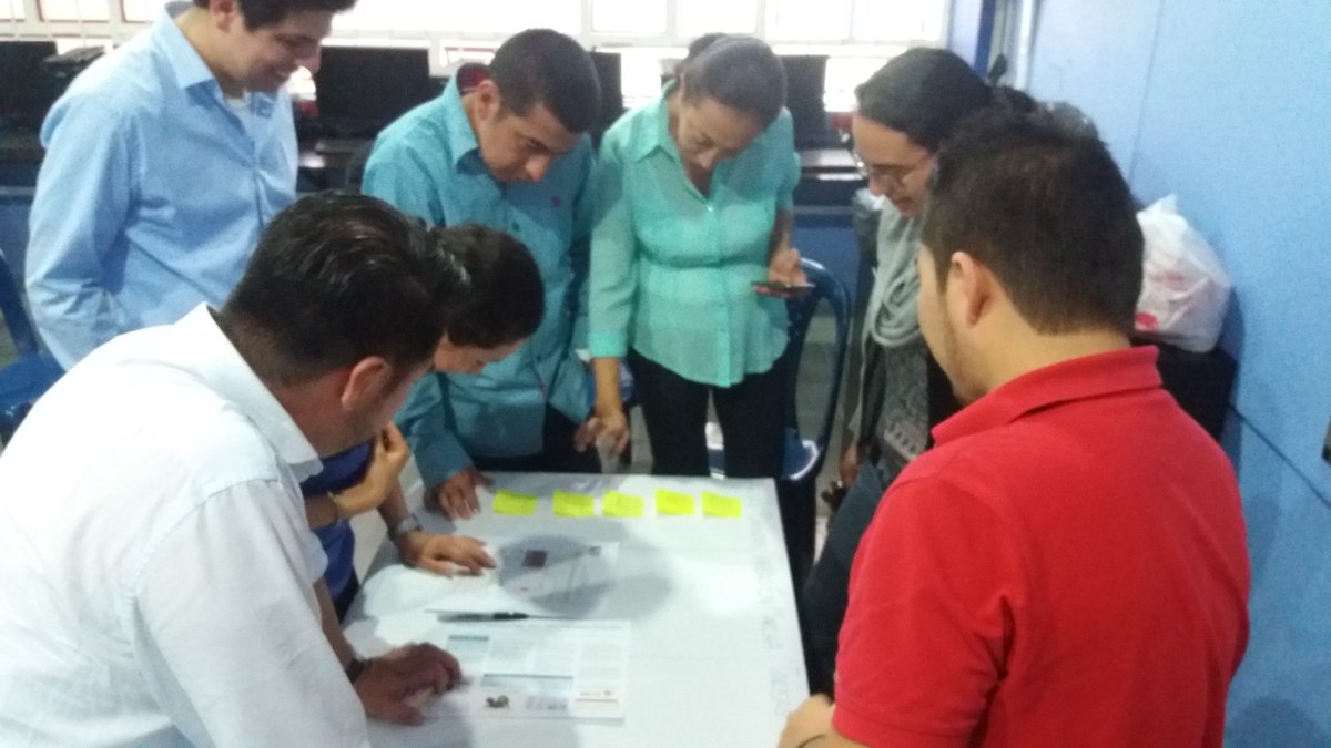 uhernandez's tweet image. Gracias a Julio Ariel de Grupo #IDIS por taller de #Childprogramming con #Scratch con docentes de @PopayanCO