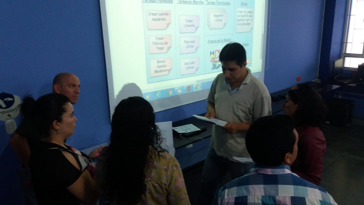 uhernandez's tweet image. Gracias a Julio Ariel de Grupo #IDIS por taller de #Childprogramming con #Scratch con docentes de @PopayanCO