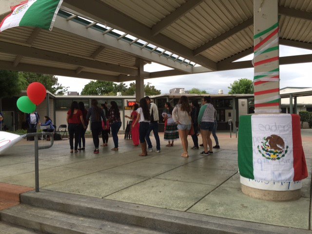 YCUSD's tweet photo. YCHS celebrated Cinco de Mayo in style yesterday @ychsasb2016 https://t.co/oTxmTky8w9