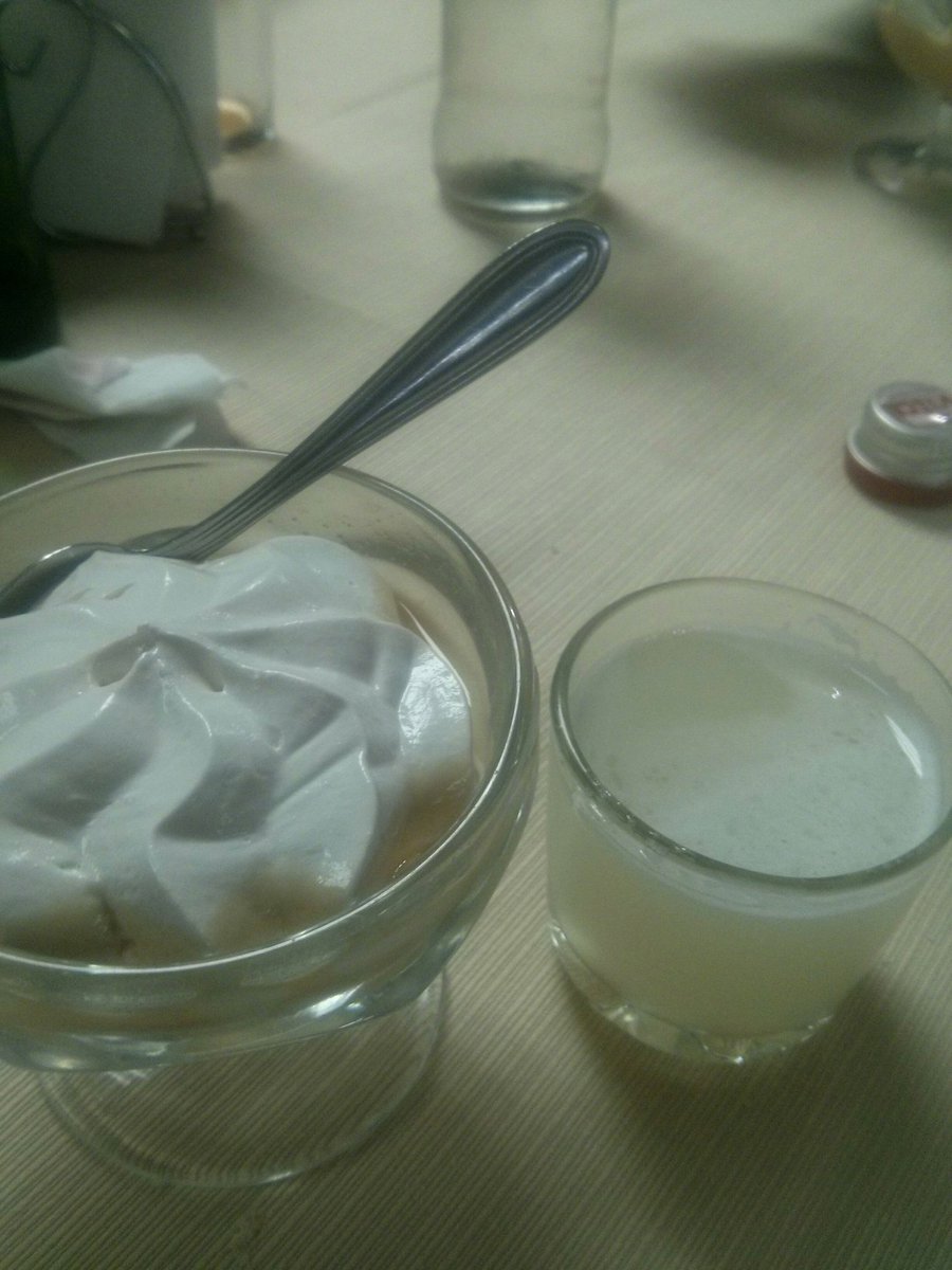 LaNegra_Cari's tweet photo. Bajativo y postre #PeruLover  😉😊 https://t.co/SF2nwJHond