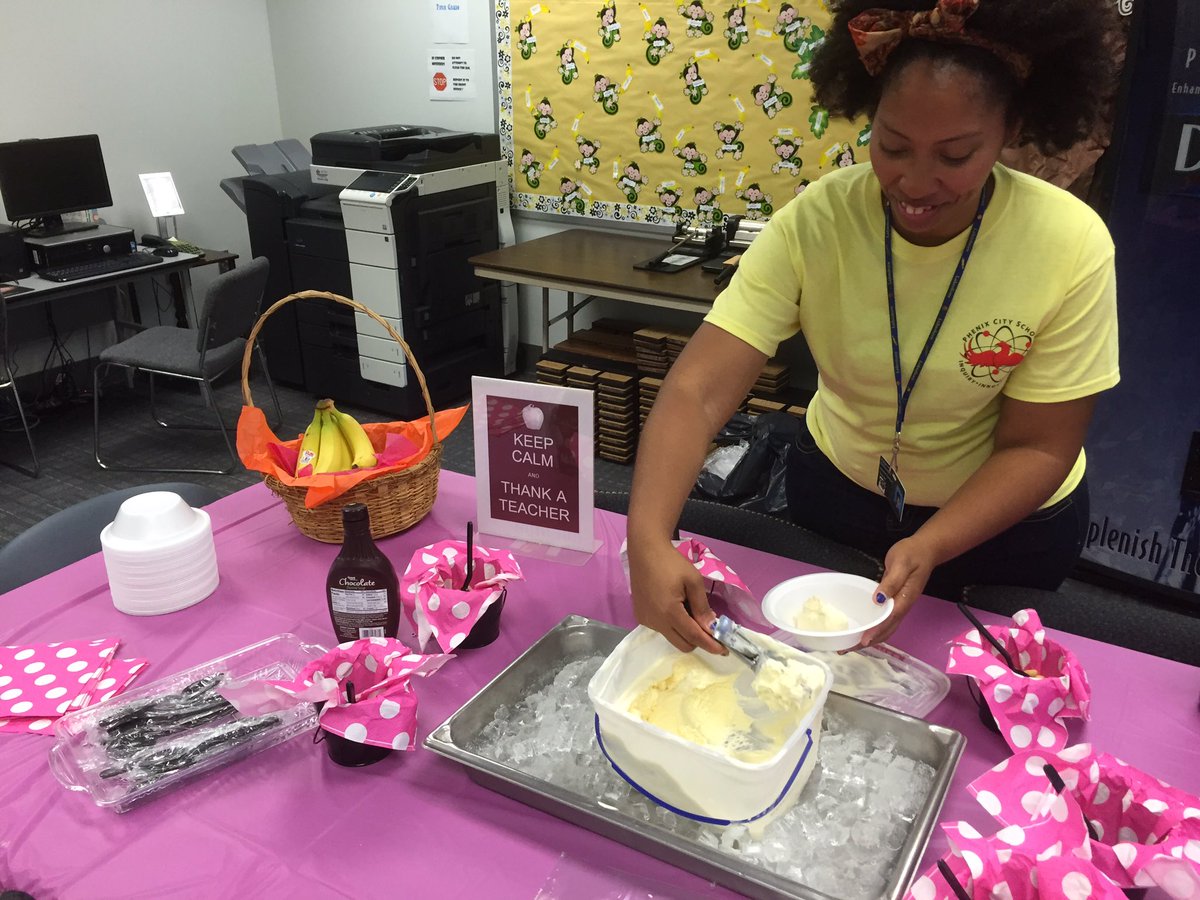 TheRidgecrest's tweet photo. Enjoying sundaes for Teacher Appreciation Week courtesy of our principal, Mrs. Thomas. https://t.co/AiygPuowwp
