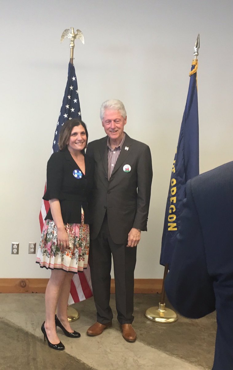 JenUnplugged's tweet image. Honored to meet the future First Husband! #Oregon is excited for what's ahead, @HillaryClinton! #HillYes #ImWithHer