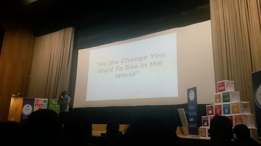 AIESEC_Malaga's tweet photo. Charla super motivadora por parte de @balpowar para el #Youthspeakforum !Be the change! https://t.co/5x0T9ggDOm