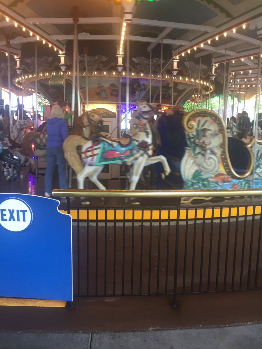 phorthephysics's tweet photo. "The thrill spot" of this carrousel is on the outside bc centripetal force and stuff. #circularmotion #rlphun https://t.co/8zRqAzXyGi