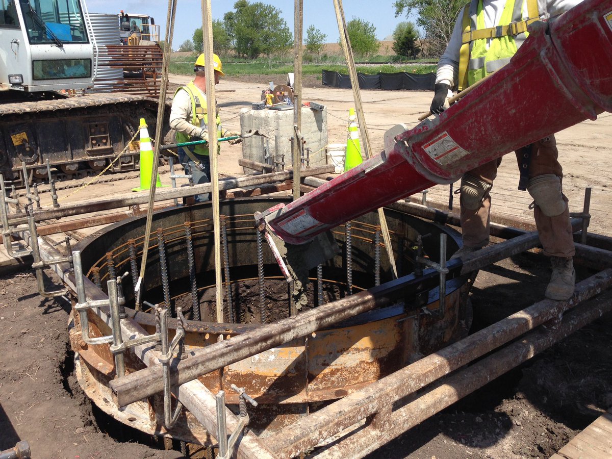 ApuiPala's tweet photo. #Ozinga supplying Concrete to #Comed Gateway Line, #Alridge, #GLW Concrete from #Ozinga Sycamore, #Ozinga Hampshire https://t.co/okAlSDiNnK