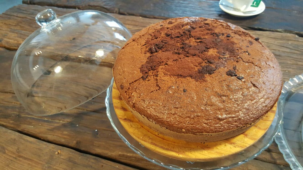 ¿Hacemos tiempo para <a href="/EvilEvans01/">Evil Evans</a> con esta tarta de nueces y chocolate con matices a ron de caña, canela y yogurt?