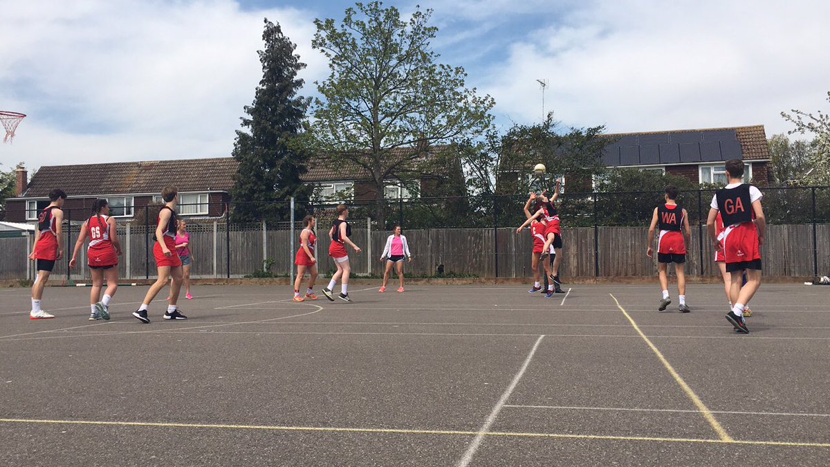 STMartinsSchPE's tweet photo. The boys were taller but struggled with their distance #ballers #negativetransfer π Brilliant atmosphere in the βοΈ https://t.co/nqDj6vjh53