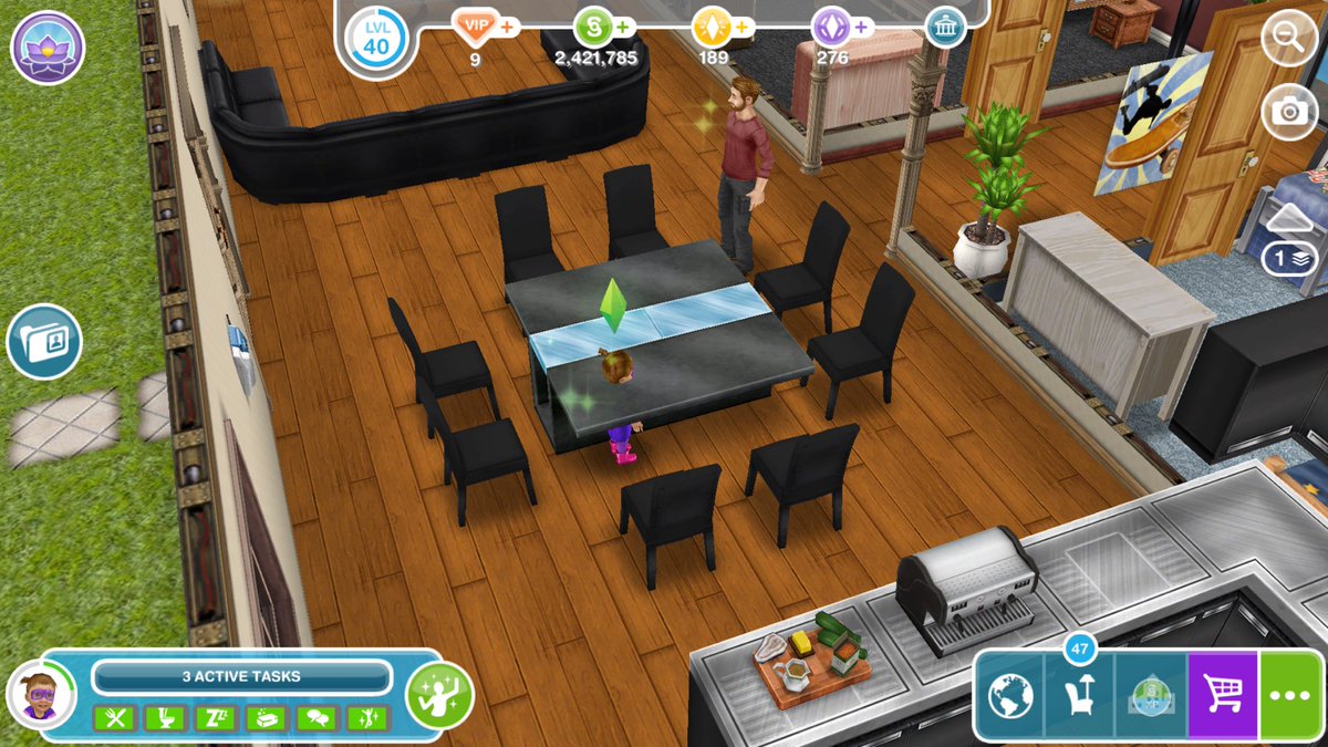 HollyCastle's tweet photo. Second time this week my toddler got stuck in a table 😂 #glitch #simsfreeplay https://t.co/P7TJDZitcp