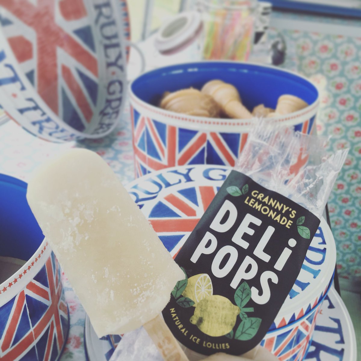 Annie's Antics tweet media