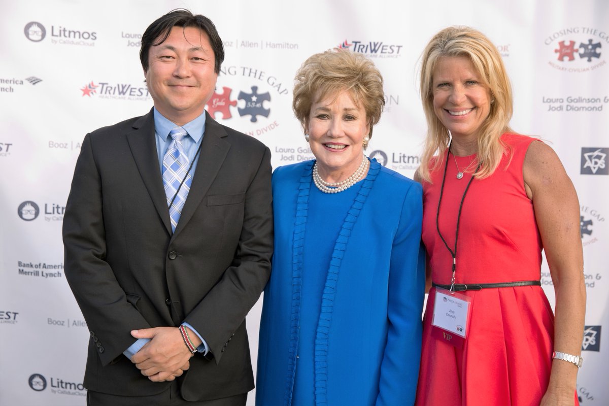 ripplenami1's tweet photo. Thank you @PsychArmor for a great gala -  Phil Gahn and @jayecon1 honored meeting Sen Elizabeth Dole @DoleFoundation https://t.co/KoYAxBwsjw