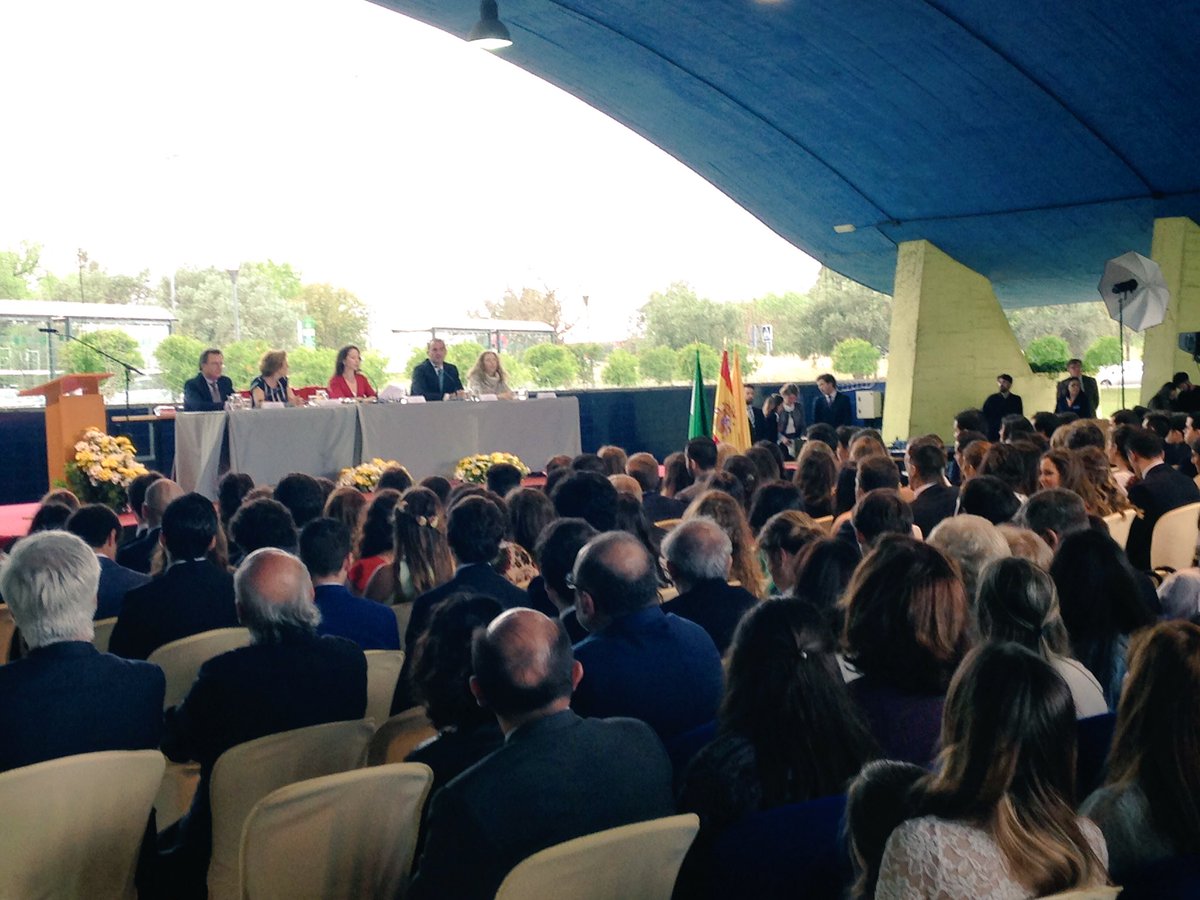 mdelpino64's tweet photo. Graduación María #adeyderecho #quemayorestaya https://t.co/DaLvam2OJL