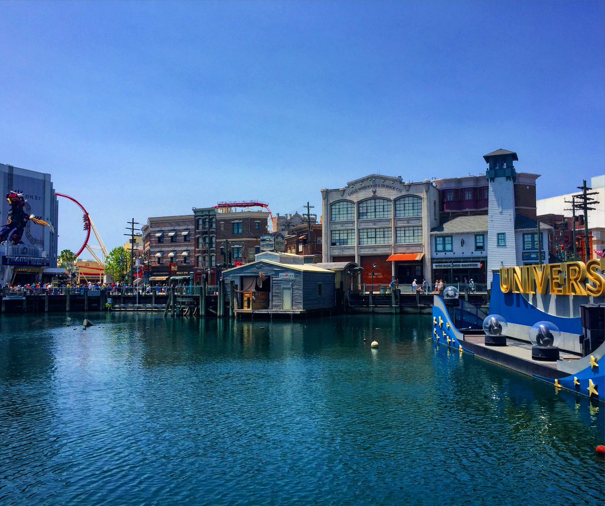 TheCraigEvans's tweet photo. Beautiful day to eat lunch outside @UniversalORL. #76F https://t.co/FdYy8JI9BQ