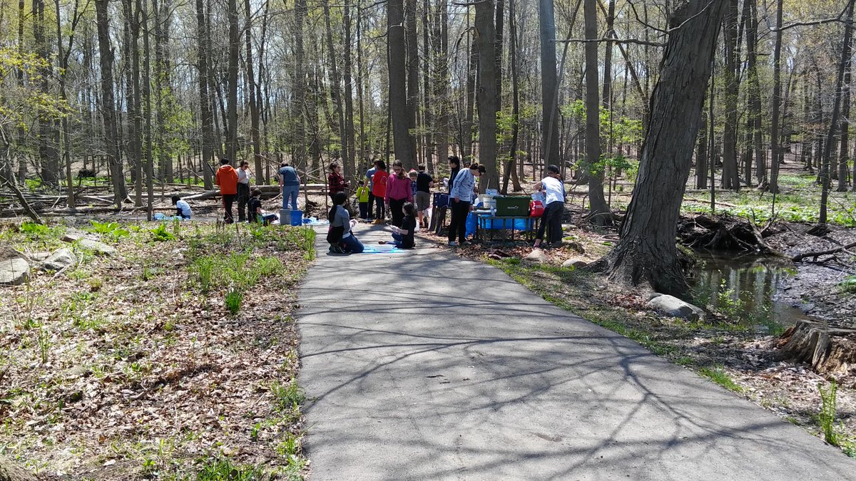 RougeFriends's tweet photo. .@SmithKnights participating in #springmonitoring at @StageNatureCtr https://t.co/JrXC3Amnvo