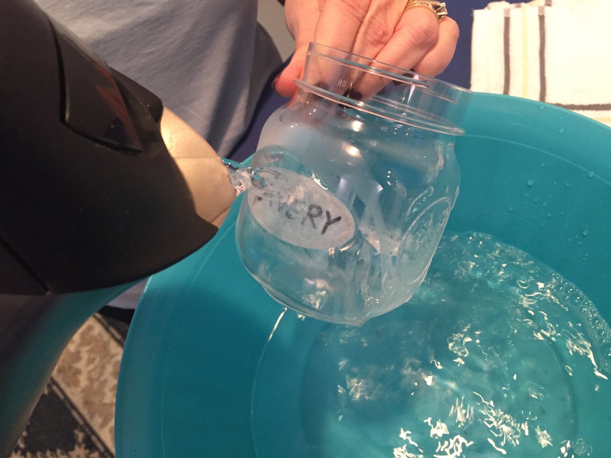 Comme par magie, voyez les étiquettes solubles disparaître!!  <a href="/StaplesLearning/">Staples L&D</a>  #StaplesBTS