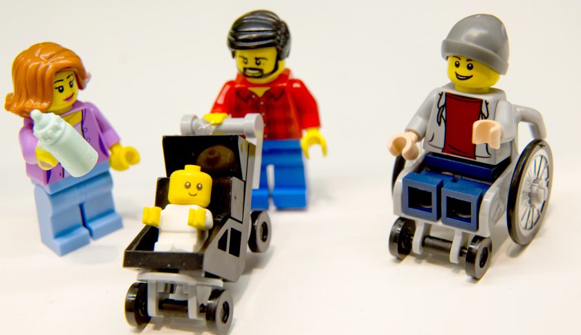 suprdad_apparel's tweet photo. For all the dads out there who plays with Lego! They have a new mini-figure out: 'stay-at-home dad' is his name. https://t.co/L2vOyg3BL1