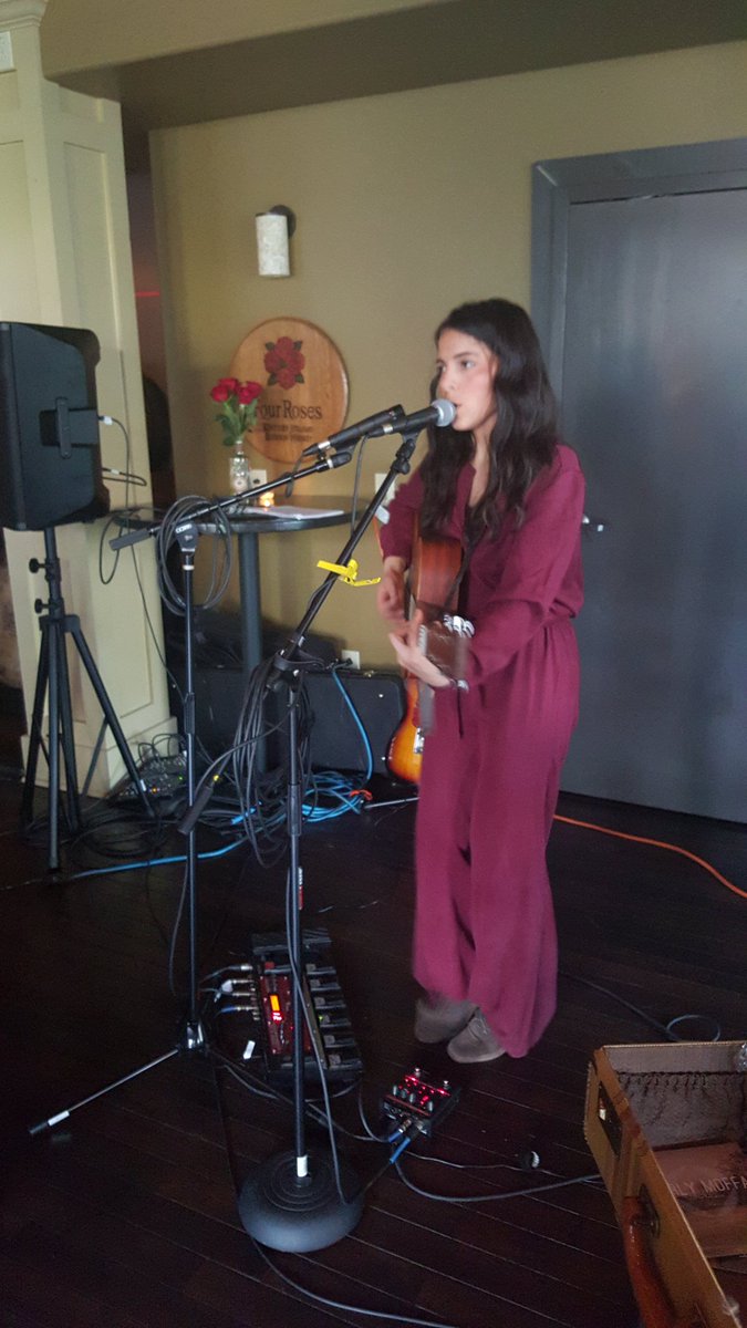 bourbon_the's tweet photo. Met @CarlyMoffa last night at @bluegrassbrew Come see her tonight at the @DerbyBrewFest her vocals are beautiful! https://t.co/VOHdWYwB22