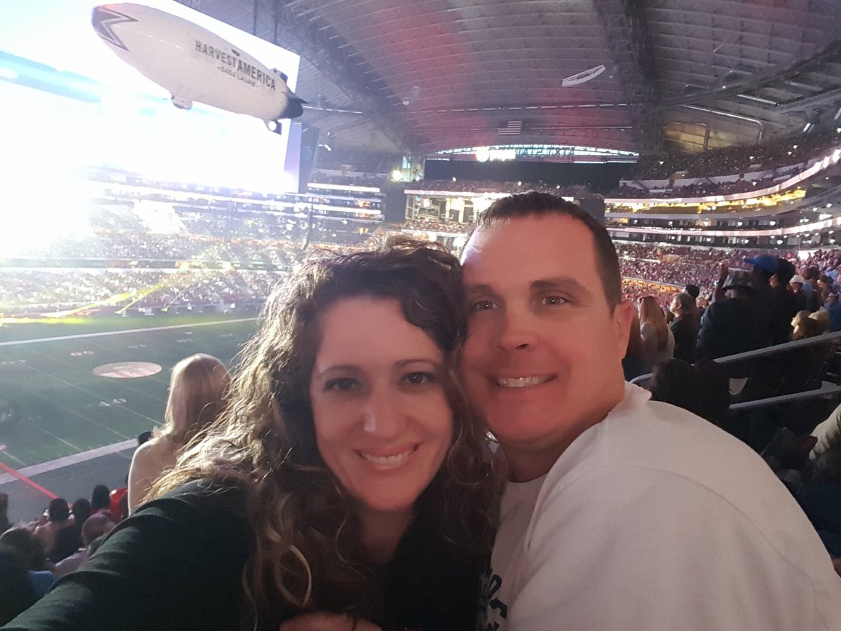 kiddchrissy33's tweet photo. Great night at Harvest America! #harvestamerica https://t.co/1v35sMaCWC
