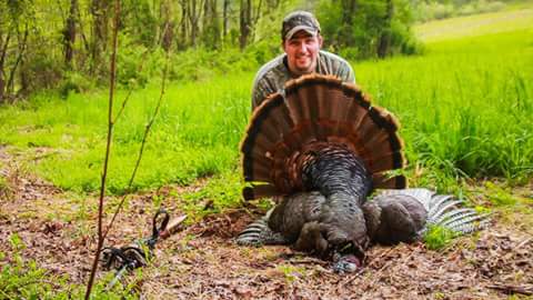 FinalStepOutdrs's tweet photo. FSO Staffer Josh Spelas got it done on this ol long beard! #huntinglife #hunting #turkeyhunting #springgobbler https://t.co/knUYJ29Zkn