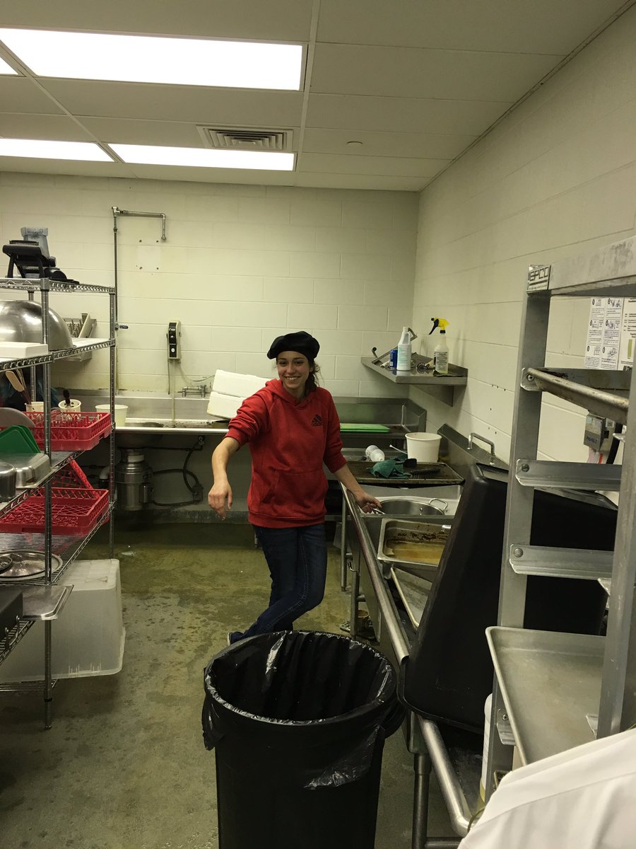 jthooks34's tweet photo. @crossing_edu Leadership is doing the little things like washing dishes #crossingjtp https://t.co/JEw3J69nI4