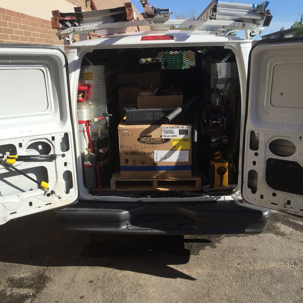 icemastersyeti's tweet photo. First van load of equipment @BobbysPlaceYYC for there full refrigeration reno. #yyc #keepingthingscool #yycyeti https://t.co/AKuNHo7p37
