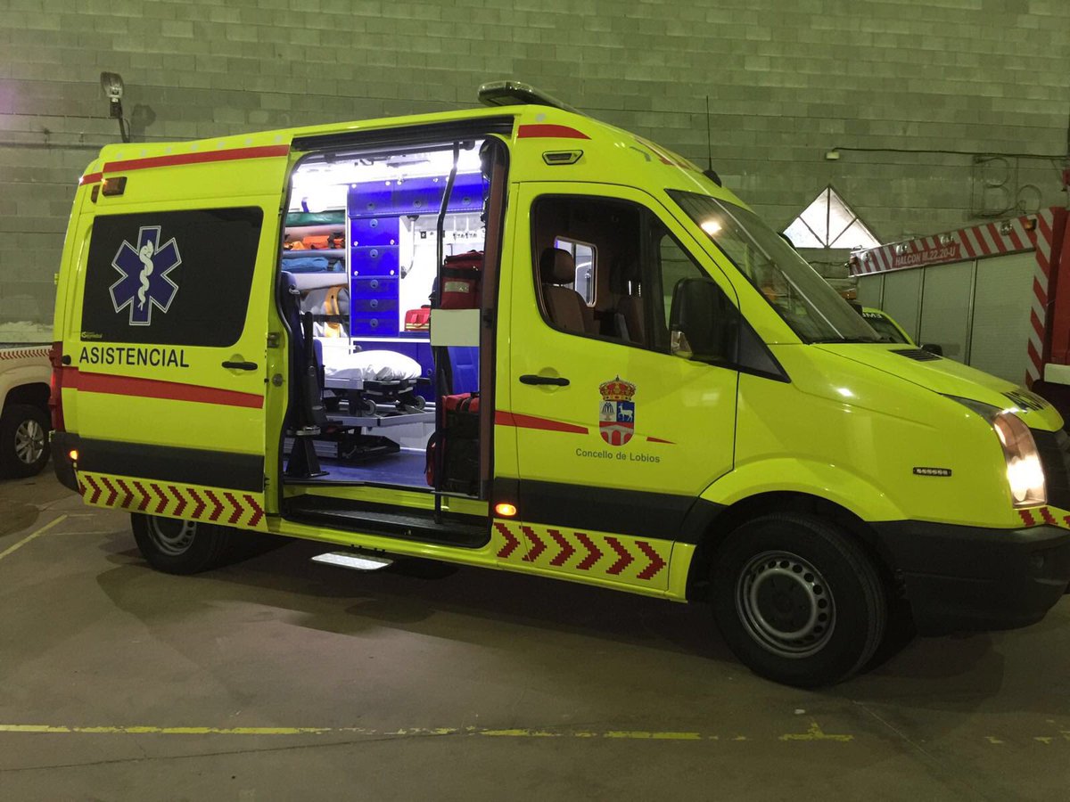 GLobios's tweet image. Hoxe foinos entregada por o concello a nova ambulacia