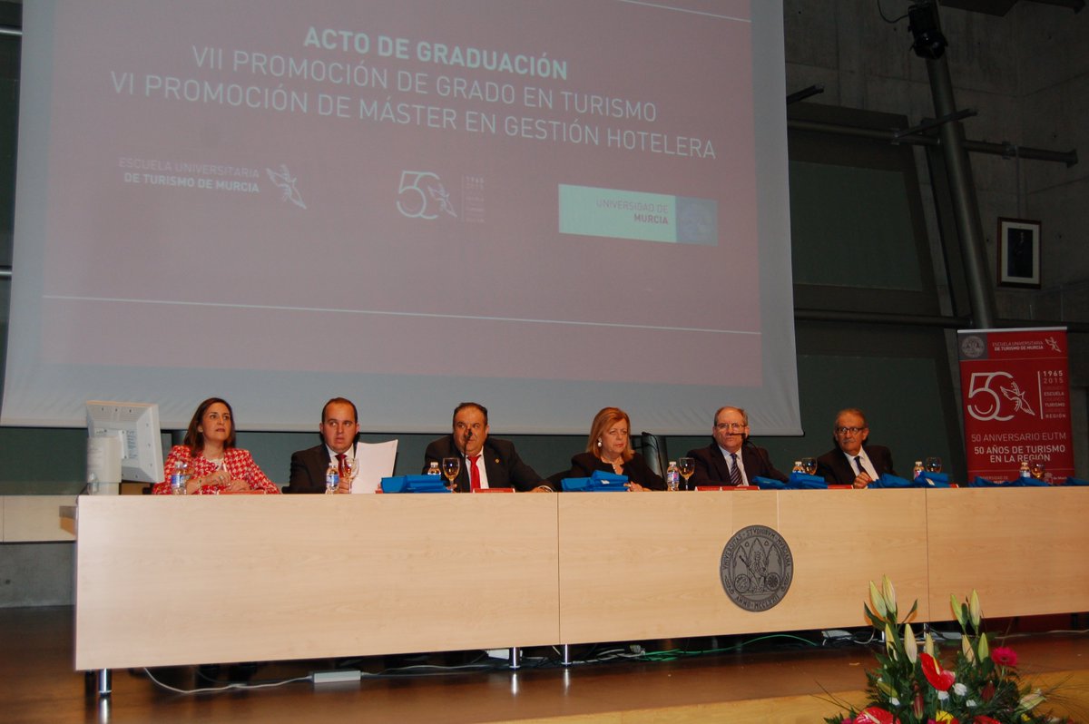 Educarm's tweet photo. Enhorabuena a alumnos de #Turismo @umnoticias graduados hoy. Formáis parte de un sector estratégico para la Región https://t.co/ewKwiLFhpL