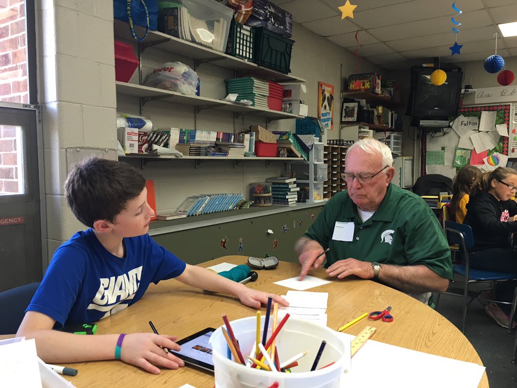 WetmoreAnthony's tweet photo. Grandparents day 2016 #fultonpln https://t.co/Dfe7mGKrN3