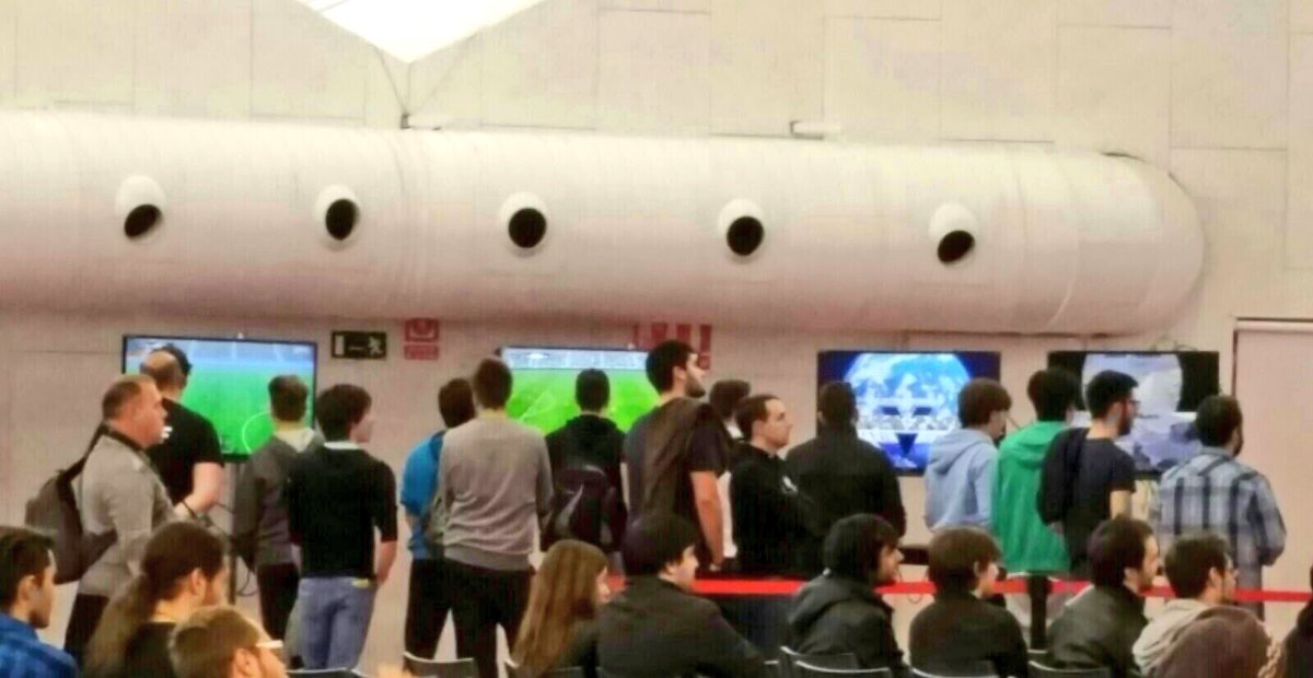 AyuntamientoVLL's tweet photo. ¿Aún no has pasado por la #CúpulaDelMilenio a conocer el @GameFestVa? Este fin de semana todavía puedes hacerlo 😉 https://t.co/YCN8sTf9FR