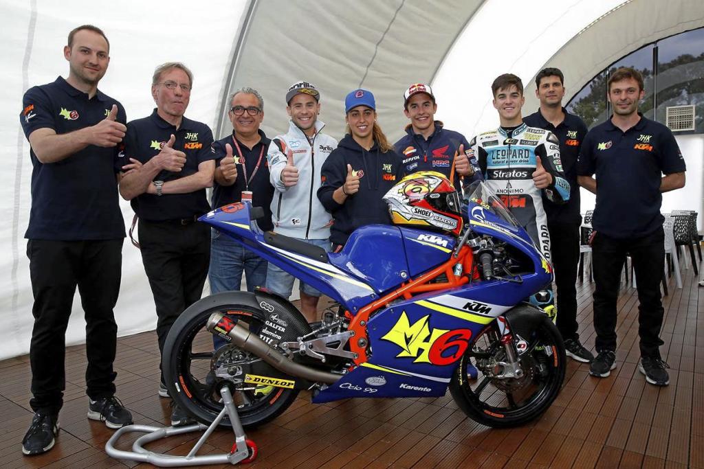 marcamotor's tweet photo. .@MariiaHerrera_6 no está sola. Presenta su equipo con @marcmarquez93 y @19Bautista https://t.co/nrwXTtFNwI https://t.co/obgIMhxHmi