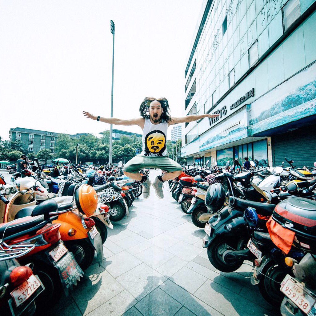 #aokijump #682. The Chinese Moped Squad Jump. Chengdu China. May 4, 2016. @aokijumpseries https://t.co/ZMnYBsKdjj