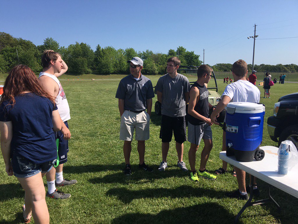 SpartaTrojans's tweet photo. We appreciate the help of all the seniors and Coach Brown. https://t.co/jSn15uxfgd
