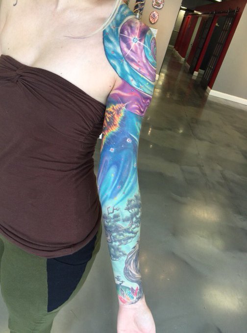It's finally complete!! Yay!🎨💉 https://t.co/UanqNuyekE
