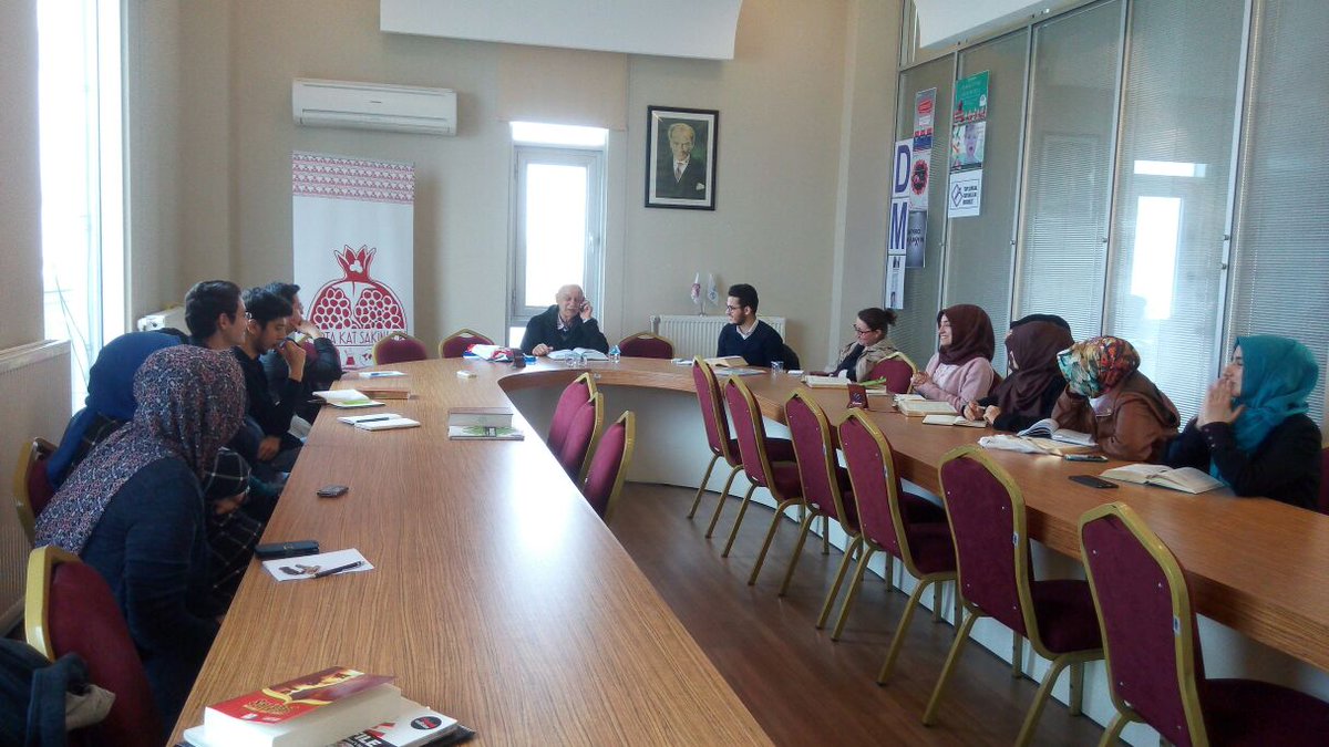OrtaKat's tweet photo. Prof.Dr.Celal Tarakçı hocamızla Safahât okumasını gerçekleştirdik. https://t.co/s4exXC93JV