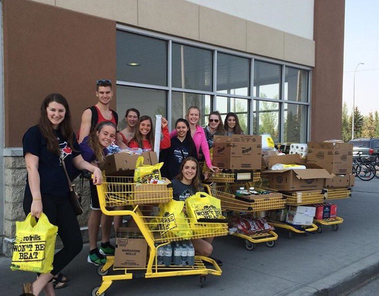 maddih_10's tweet photo. After buying $1200 worth of groceries for the families staying in our residence, Ive never felt so proud of my team💗 https://t.co/TKNqgS7368