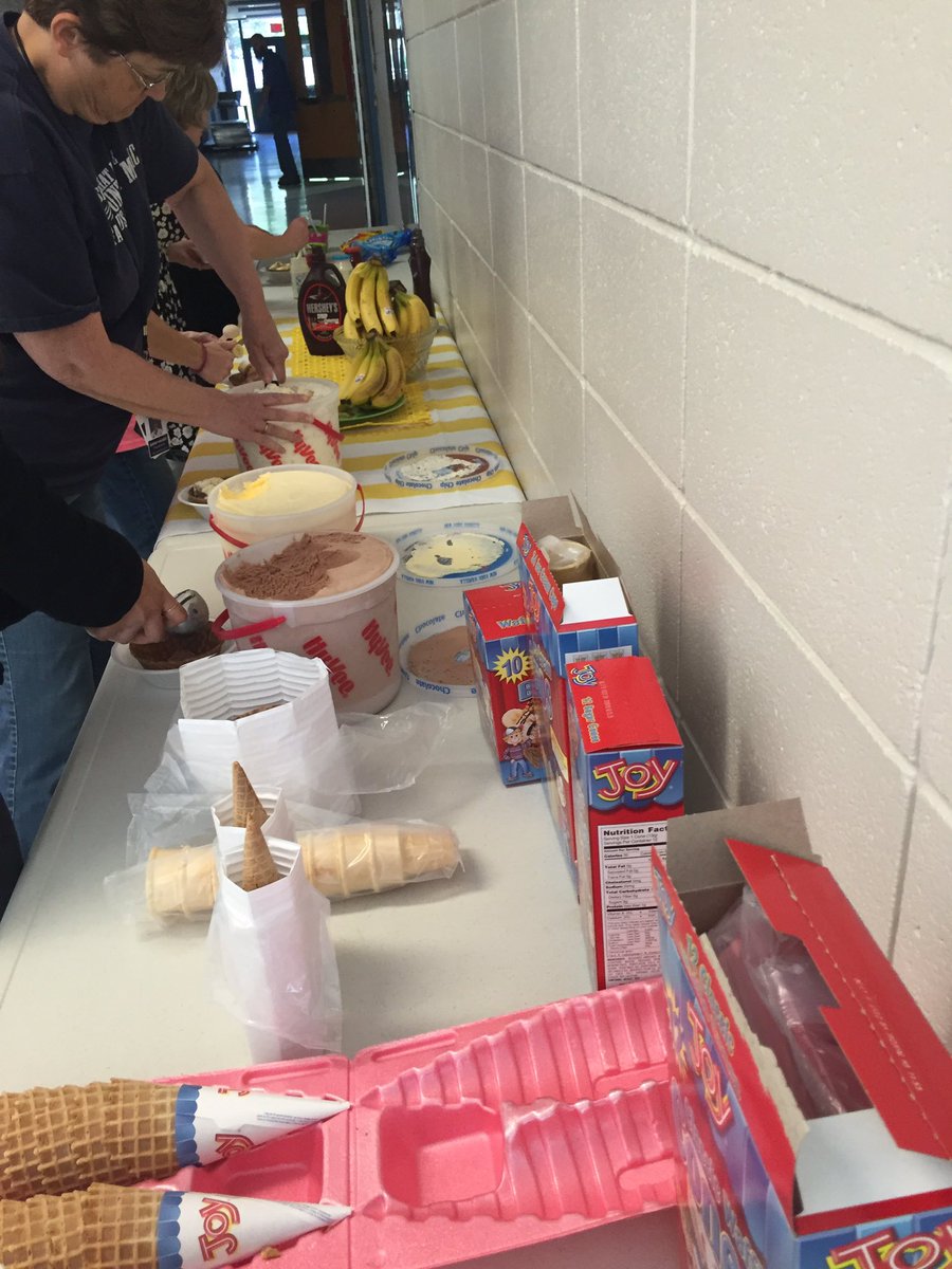 theSMECEC's tweet image. Ice cream party for #TeacherAppreciationWeek #SMISC #team512