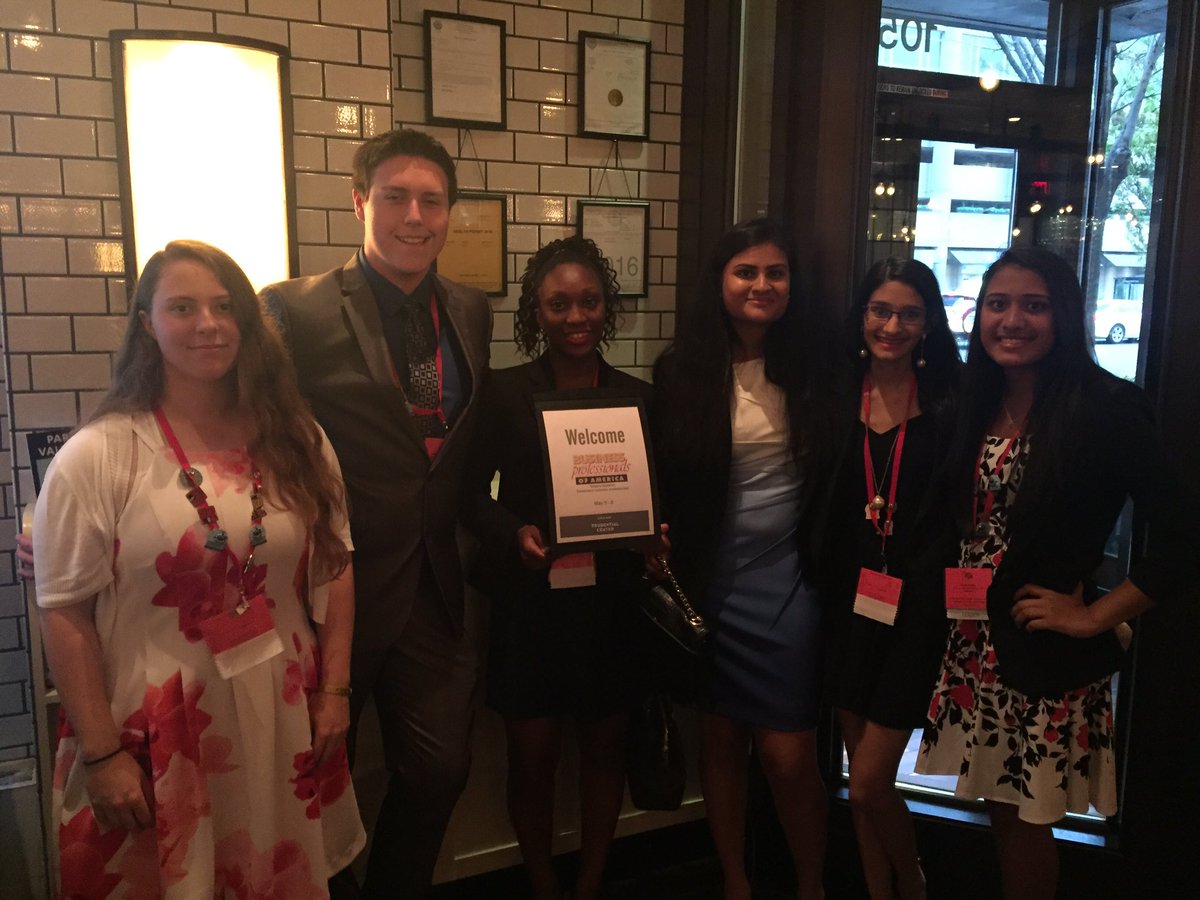 MrsJonesCapeHS's tweet photo. Delmar BPA students before dinner at @5napkinburger in Boston #BPA50 https://t.co/foq9PcEw9l