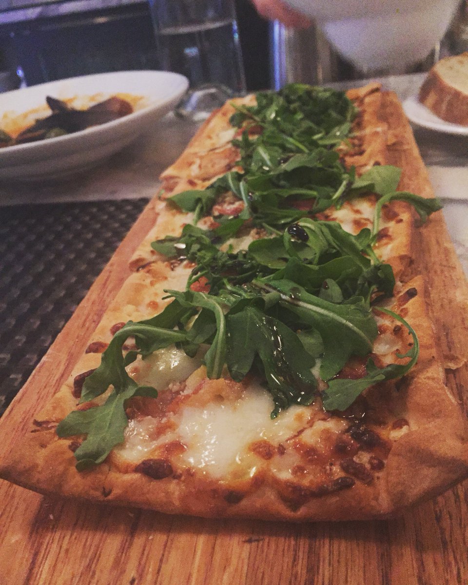 TrevaRestaurant's tweet photo. Fig jam + prosciutto + arugula flatbread #classicsatTreva #fridayfun https://t.co/s9IbRFey5J