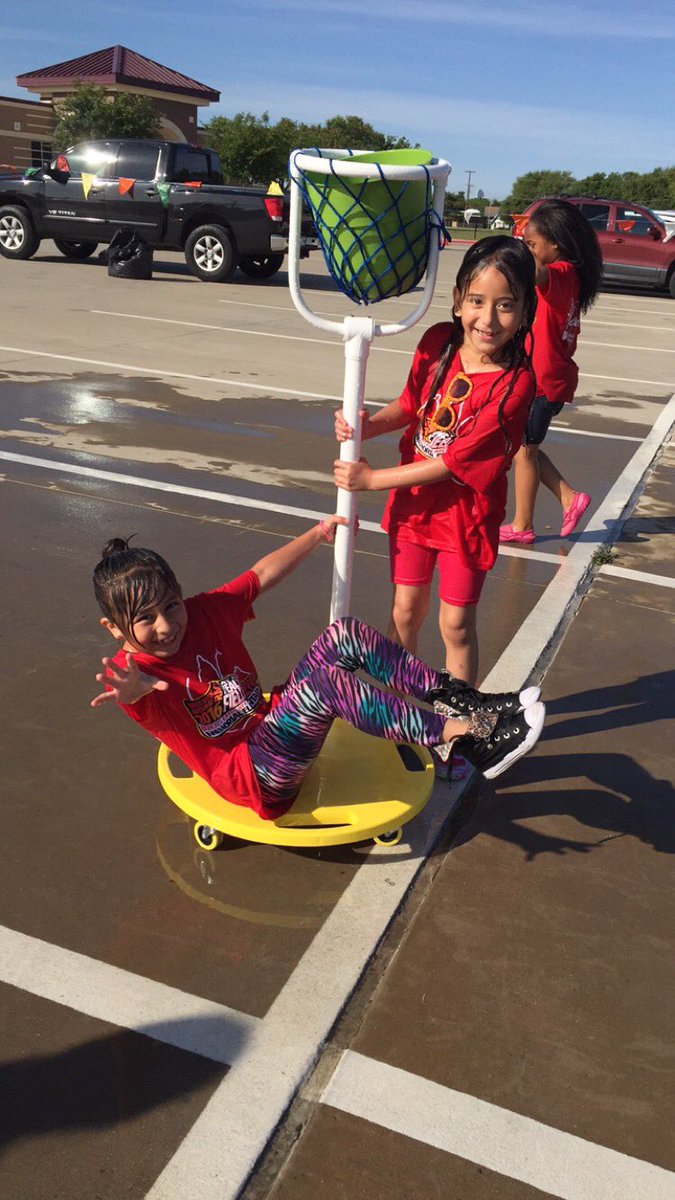 Memorial_Second's tweet photo. #SanchezClass #FieldDay #Fun #Games #Water #Sunny #FantasticDay https://t.co/4DkDOPgiYC