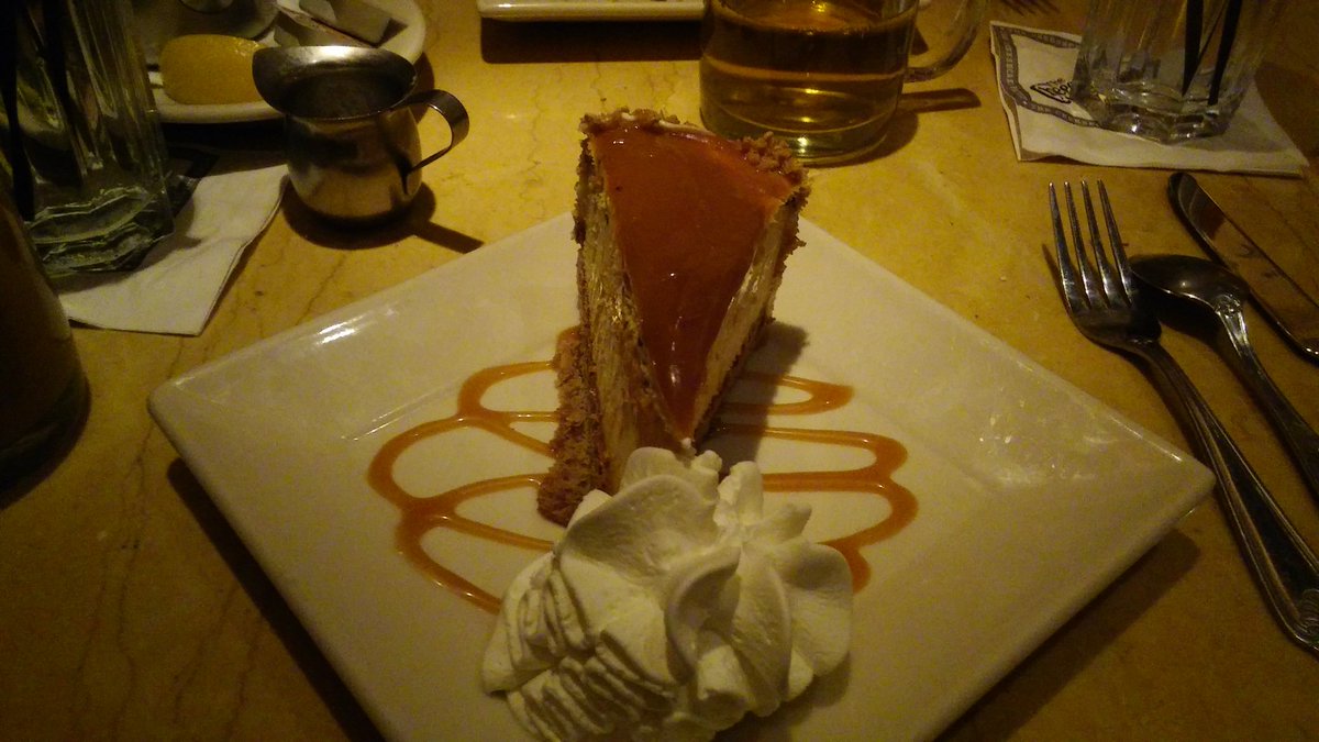 AllRedMandy's tweet image. #ThereIsAlwaysRoomInMyLifeFor salted caramel cheesecake