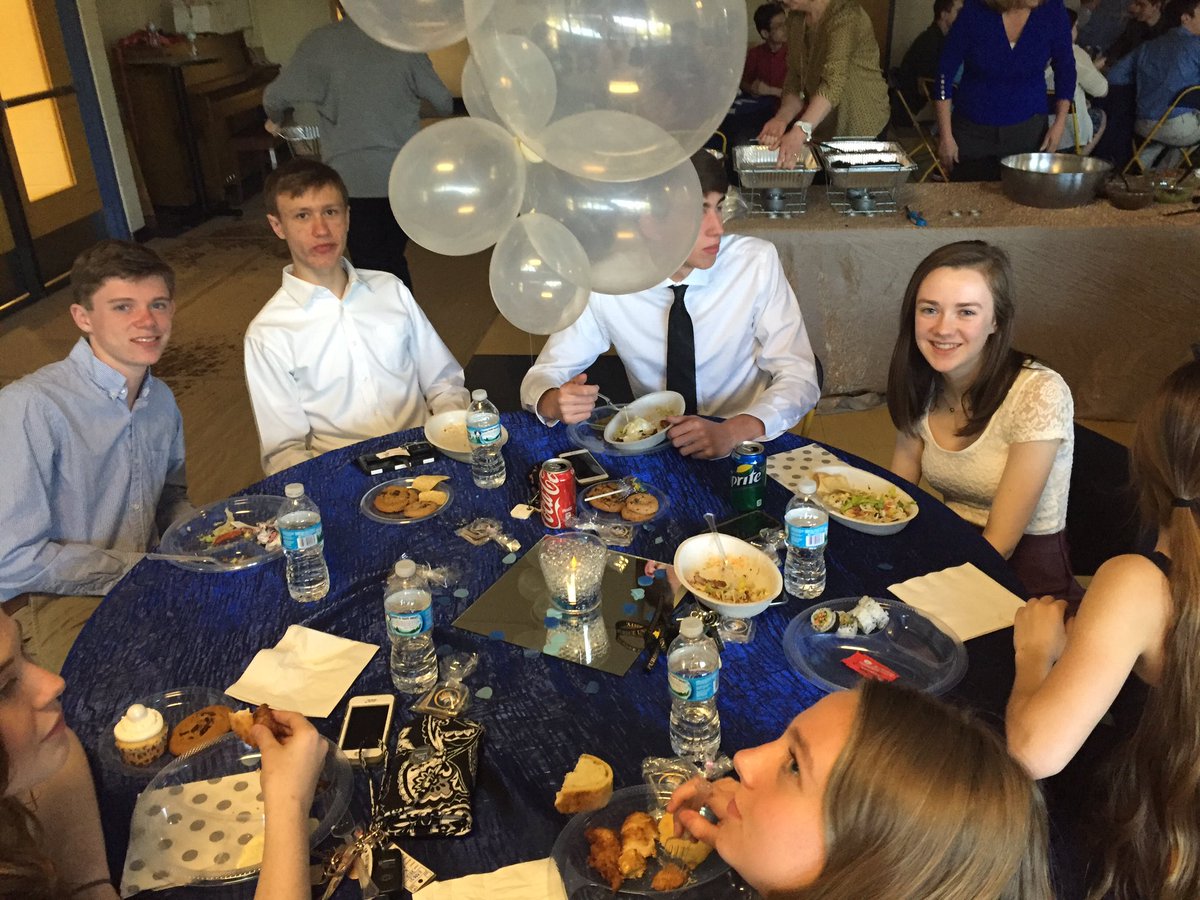 MadeiraHSPrin's tweet image. Reminiscing is always a good thing!  #seniorvideo!