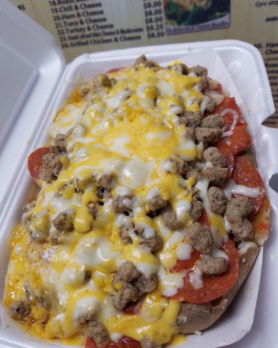 thepotatoplace's tweet photo. Pizza spud with sauce, pepperoni and Italian sausage with butter and cheese #thepotatoplace 107 w Warren  3138338948 https://t.co/7GSJNflOWY