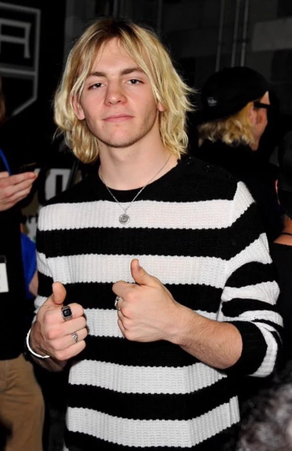R5_Relatable's tweet photo. THE BEST TIME FOR ROSS TO WEAR A STRIPED SWEATER IS ALL THE TIME https://t.co/EriOeRn4Nd