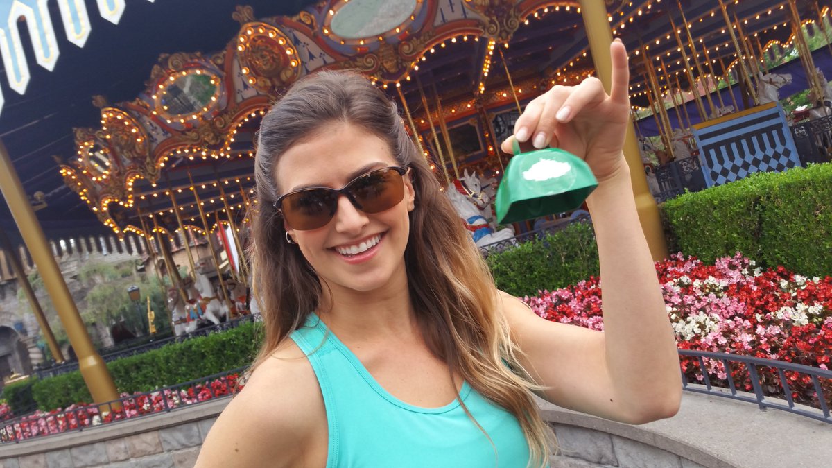 APEXbySGH's tweet photo. @apexbysgh serving up sunglasses, cleanings &amp; cowbells to first 200ppl each expo day! @runDisney #TinkHalf #Tink10K https://t.co/35MgOh2Ln4