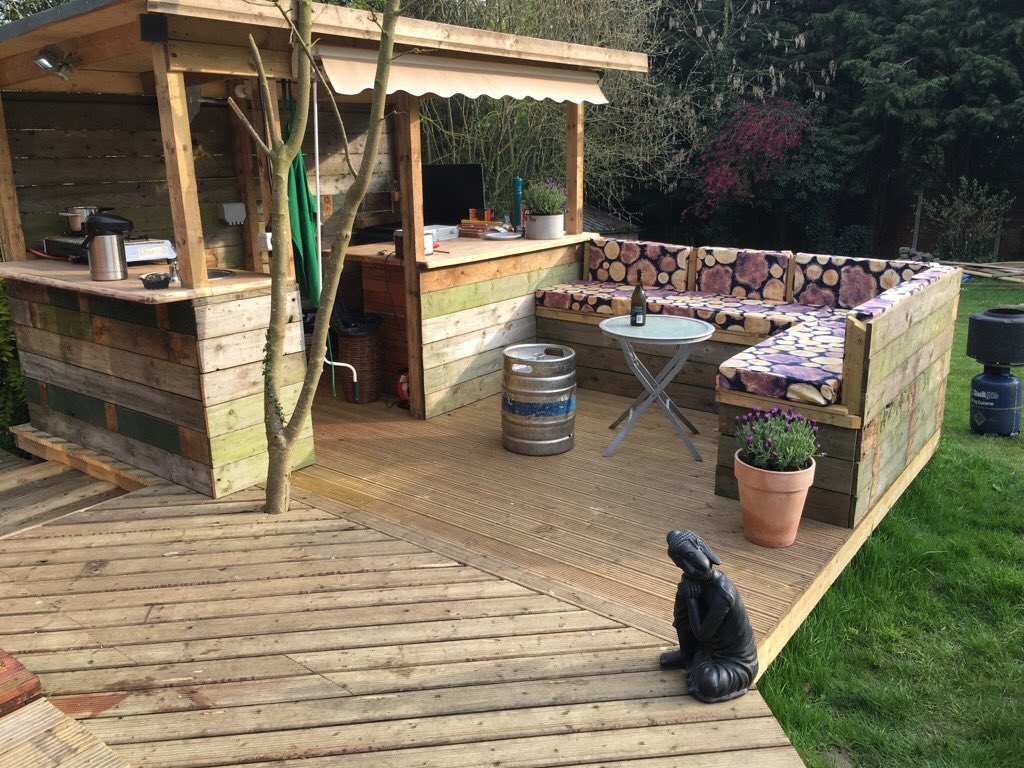 BESTBuildUK's tweet image. stunning #gardenBars by @BESTBuildUK freephone -08000096544 #GardenParty  #PimmsOClock #summertime