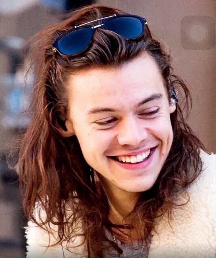 hesdaya's tweet image. Mais comme même ses longs,beaux,magnifique, parfait cheveux vont grv me manquer   #RIPHarrysHair