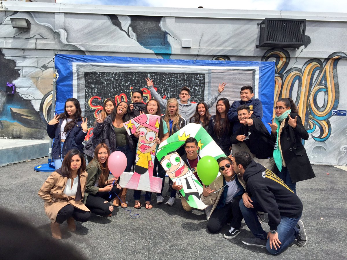 WalnutHigh_ASB's tweet photo. #SENIORCOUNTDOWN2016 https://t.co/Zh1URCSqUN